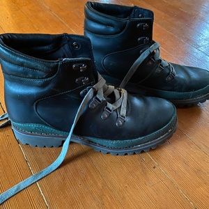 Chaco Fields Boots Size 8